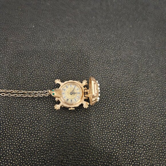 TURTLE PENDANT WITH PEARLS & GREEN STONE EYES, ENDURA ROMAN NUMERAL WATCH & PIN - Picture 10 of 16